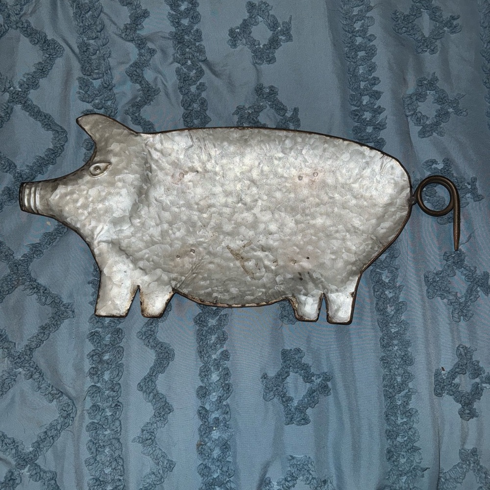 Rustic Metal Pig Wall Decor
